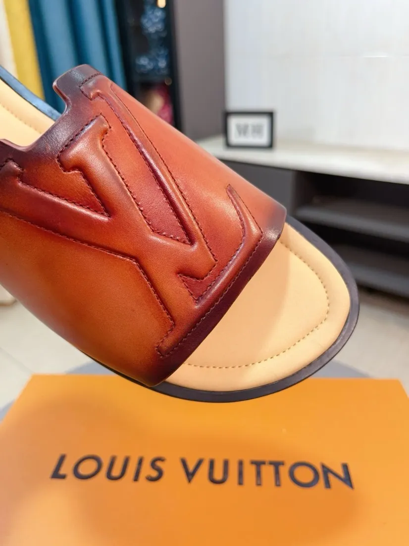 Men's men's shoes 💰360🌸🌸LV medium men's spring and summer slippers counter synchronization. The uppers are imported from Italy with open edge beads and color-changing logo graphics. High-quality craftsmanship. Soles: Original soles specially provided by the original factory. Exclusive molded soles are super comfortable. Original factory single goods. 🔍🔍High quality. You can enter and exit the counter at will. Welcome to compare. Size 38-45